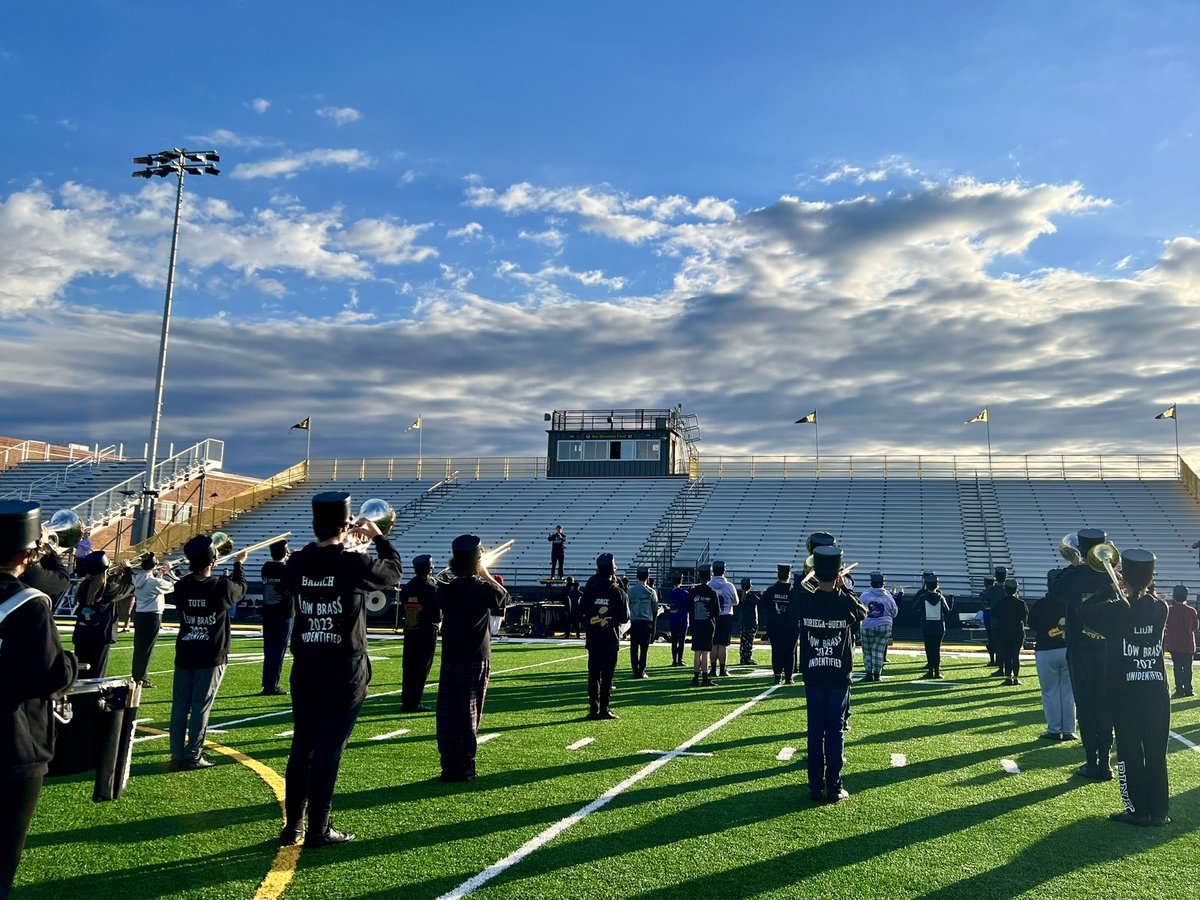 MsBaumanJTHS's tweet photo. The Marching Band finished the season today with the best performance of the year at Illinois State! 💛🖤 Great job this season everyone!!! https://t.co/mQtn4fzzwN