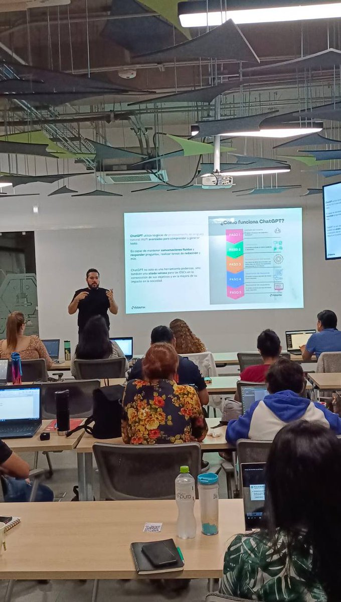 robsmx's tweet photo. El sábado impartí el taller "ChatGPT para OSC en Jalisco" en #SocialHack Me emociona poder aportar y ayudar a personas que quieren aprender para seguir apoyando a causas sociales, así como transmitir el uso ético de la IA Generativa
@plai_mx @redi_jalisco @InnovacionJal https://t.co/pZ6iSRZEVv