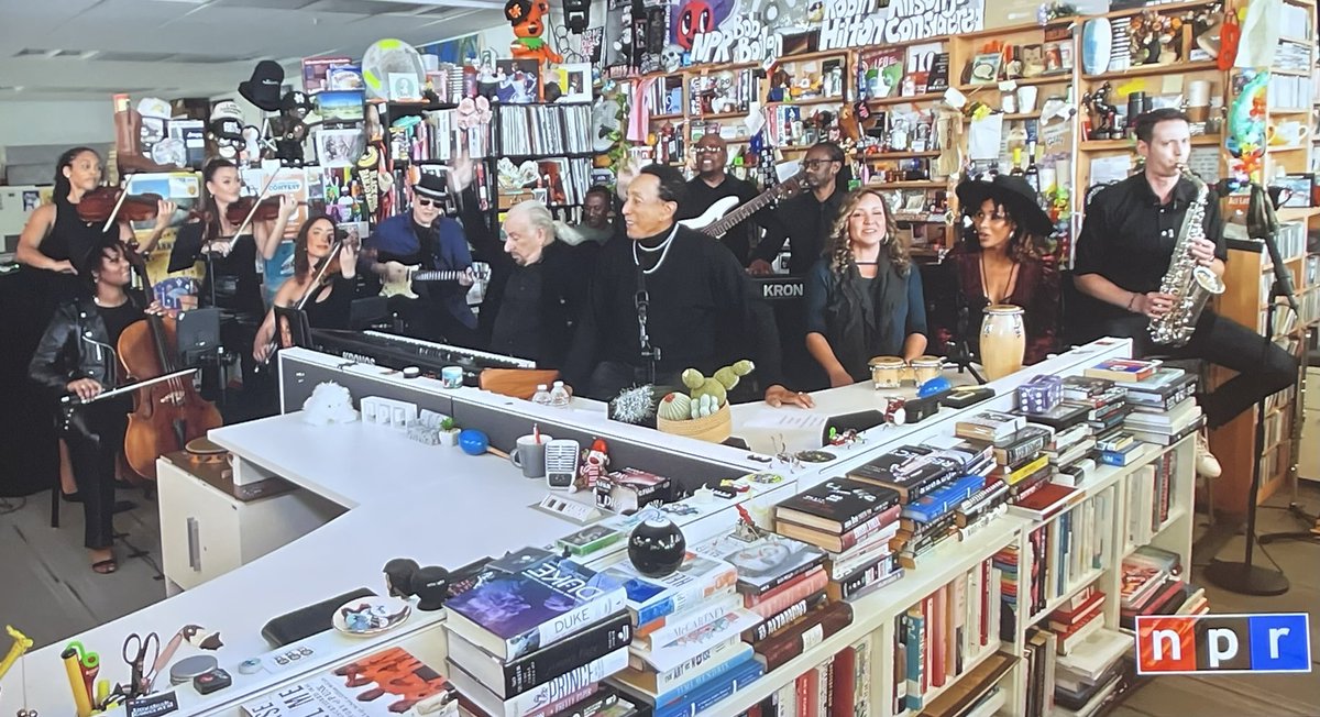 Hey! I didn’t know there was an NPR @smokeyrobinson #tinydesk 📺 🎵✍🏼 #legend #Americantreasure #Gasms 👏🏾👏🏾👏🏾