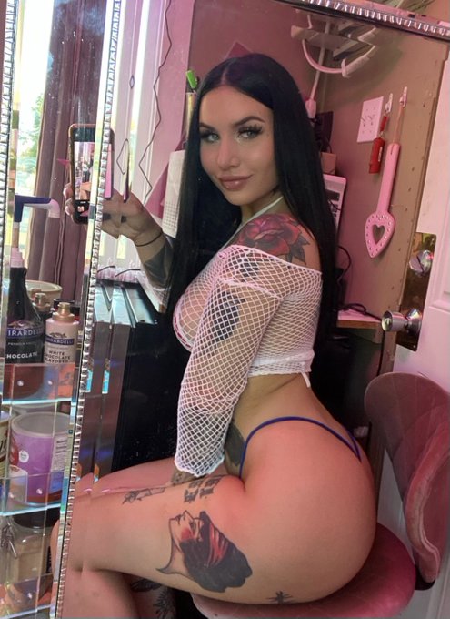 Watch Stella Brooks's leaked NSFW photo on TwXstars