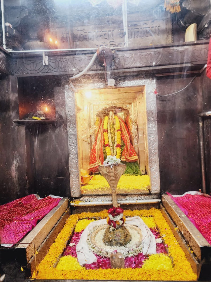 12Jyotirling's tweet photo. श्री ओमकारेश्वर ज्योतिर्लिंग जी के प्रातःकाल के मंगल दर्शन 22.10.2023 https://t.co/J4IT0NdaF4