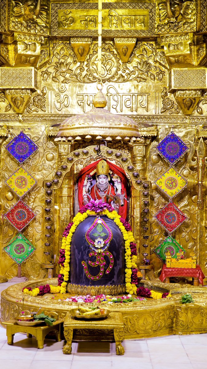 12Jyotirling's tweet photo. श्री सोमनाथ ज्योतिर्लिंग जी के आज के  मंगला शृंगार आरती दिव्य दर्शन 22.10.2023 https://t.co/No9HdaCgJm