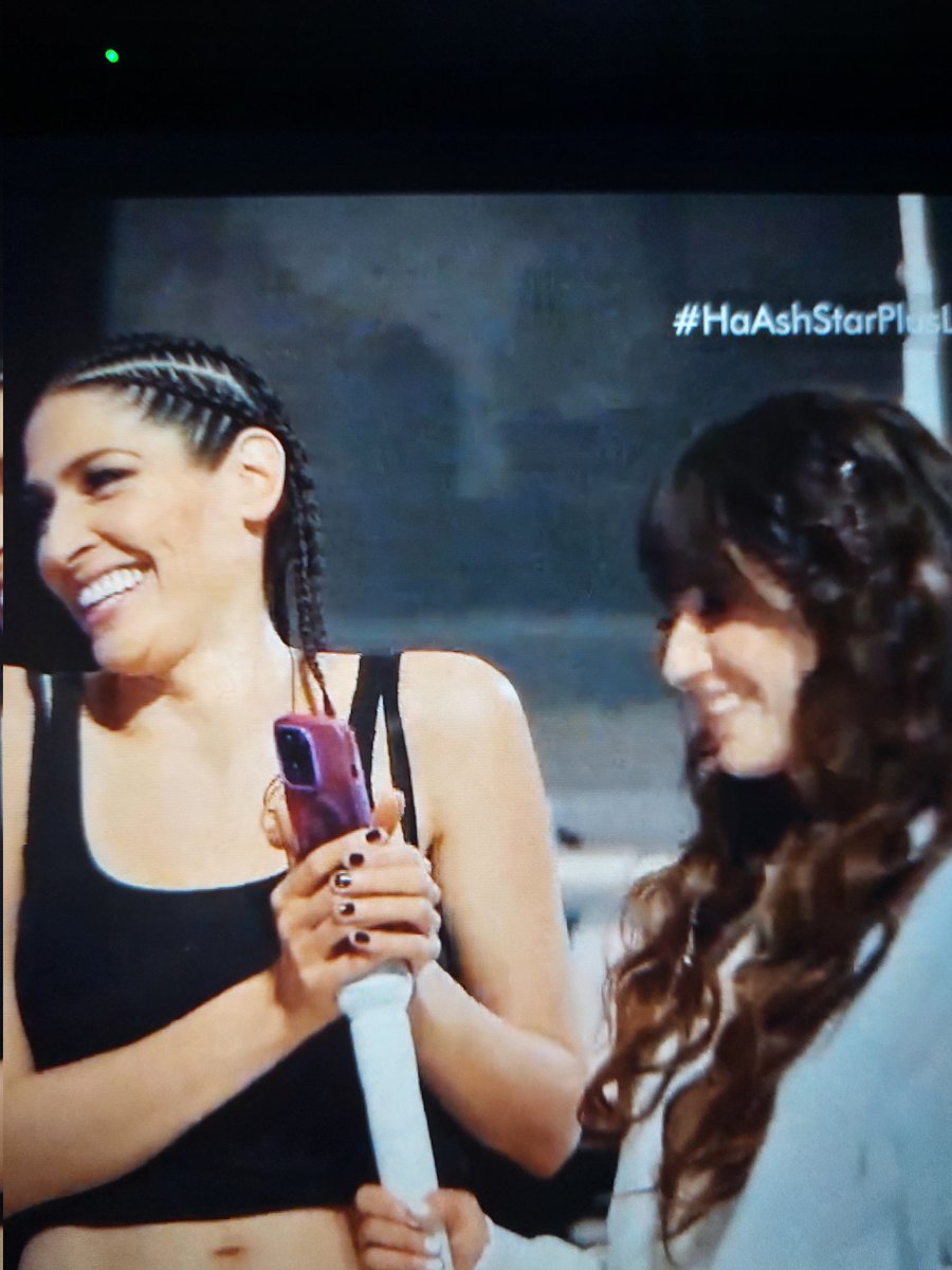 EricasolangeAn1's tweet photo. Ya lista esperando que empiece el show 🤗🤗 #HaAshStarPlusLive @haashoficial https://t.co/CyA6MykEzk