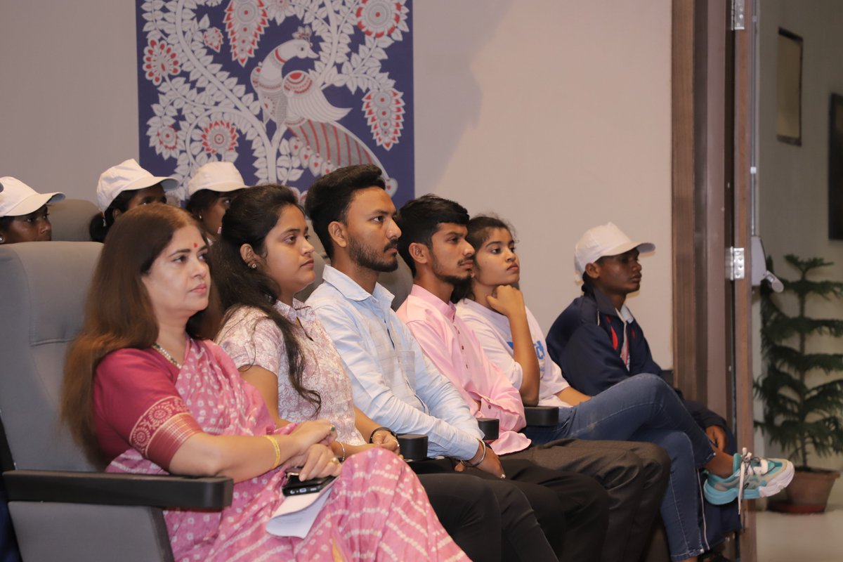 MYBEastDelhi's tweet photo. Under #TYEP organized by #NYKS East Delhi at Jairam Ashram b/w 15-21st October, youth visited the NTRI at IIPA to explore research initiatives & schemes of M/o Tribal Affairs for tribal welfare.
@ianuragthakur @NisithPramanik @YASMinistry @Nyksindia @PMOIndia @TribalAffairsIn https://t.co/WWCGROS4kM