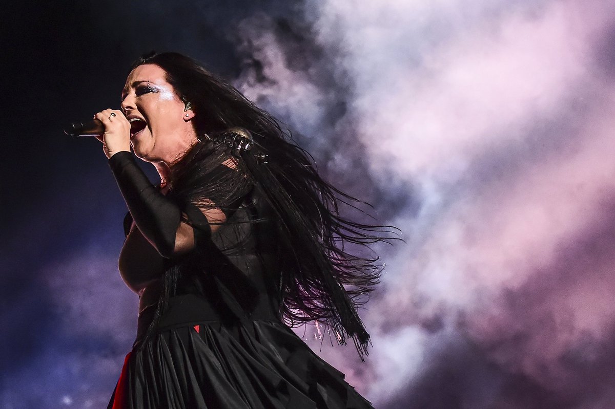 nubankparque's tweet photo. Presenciar @evanescence entregando tudo no palco com o público cantando do começo ao fim foi indescritível! 
Que hoje tenha sido um marco na história da banda assim como a banda é um marco na história da música! 🖤🤘✨

📸 @Staff_images

#AllianzParque #EvanescenceNoAllianzParque https://t.co/CCdWsMbsZe