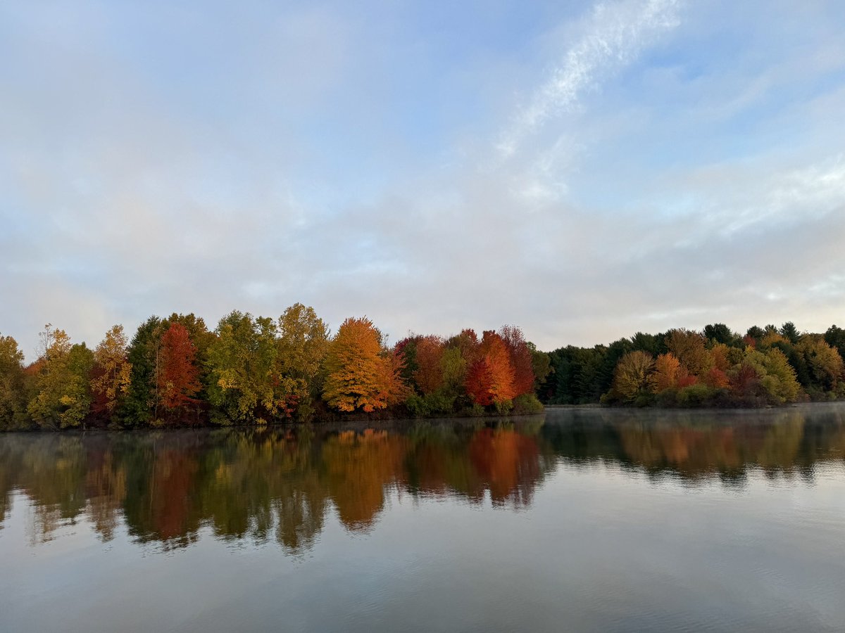 DanL517's tweet photo. The fishing was slow and tough but the scenery was so amazing I couldn’t care less. #nature #fallinthemidwest #october #fallcolors https://t.co/SKQM1M9YX3
