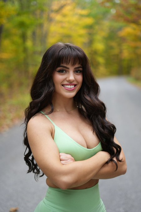 What&rsquo;s your favourite season??🍂😍🧡 https://t.co/qpuWjmQWPx