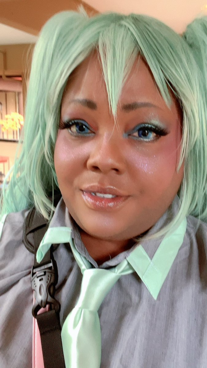 MidnightPursona's tweet photo. Day 2 of @NWIdolFest is finishing up! It has been a lovely day, made a lot of friends and got to go to dinner! 
#nwidolfest #idolfest https://t.co/QYES0HQ5mU