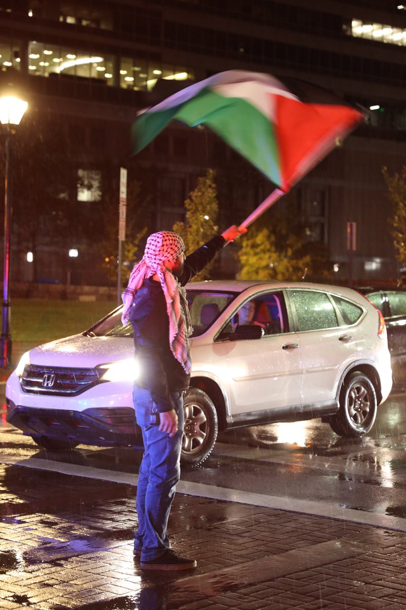 KDobihal's tweet photo. baltimore stands with palestine 🇵🇸  #FreePalaestine #baltimorecity 
#endgenocide #savepalastine #SaveHumanity #justice #protest #march #PalestineSolidarityMarch #baltimorepride https://t.co/Cf4KkgaolZ