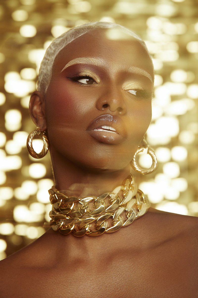 ishootfacez's tweet photo. Black women and gold jewelry go together real bad!! ✨😍

Model @__yesimshay 
MUA @CourtneeJaneen https://t.co/ZRMMTAoToO