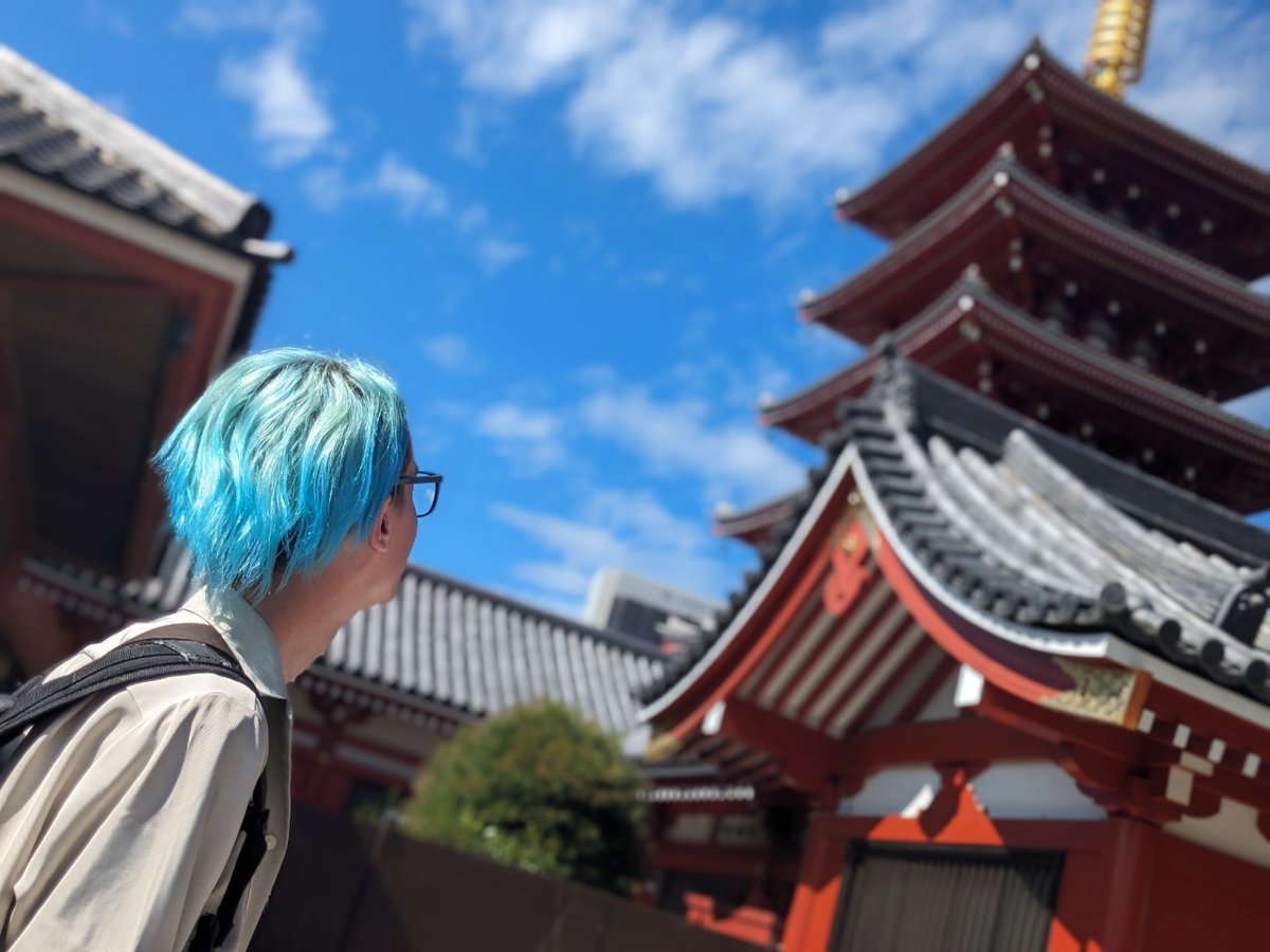 ArturGalata's tweet photo. 日本『煙草』
私『けむりくさ』
日本『たばこ』
私『た…ばこ…』

日本『草鞋』
私『ばこくつ』
日本『わらじ』
私『わら…じ…』

日本『浅草』
私『あさわら』
日本『あさくさ』
私『…くさ…くさだよな…』

日本『浅草寺』
私『あさくさでら！！』
日本『せんそうじ』
私『なんで！なんでよ！』 https://t.co/IQhUung0jD