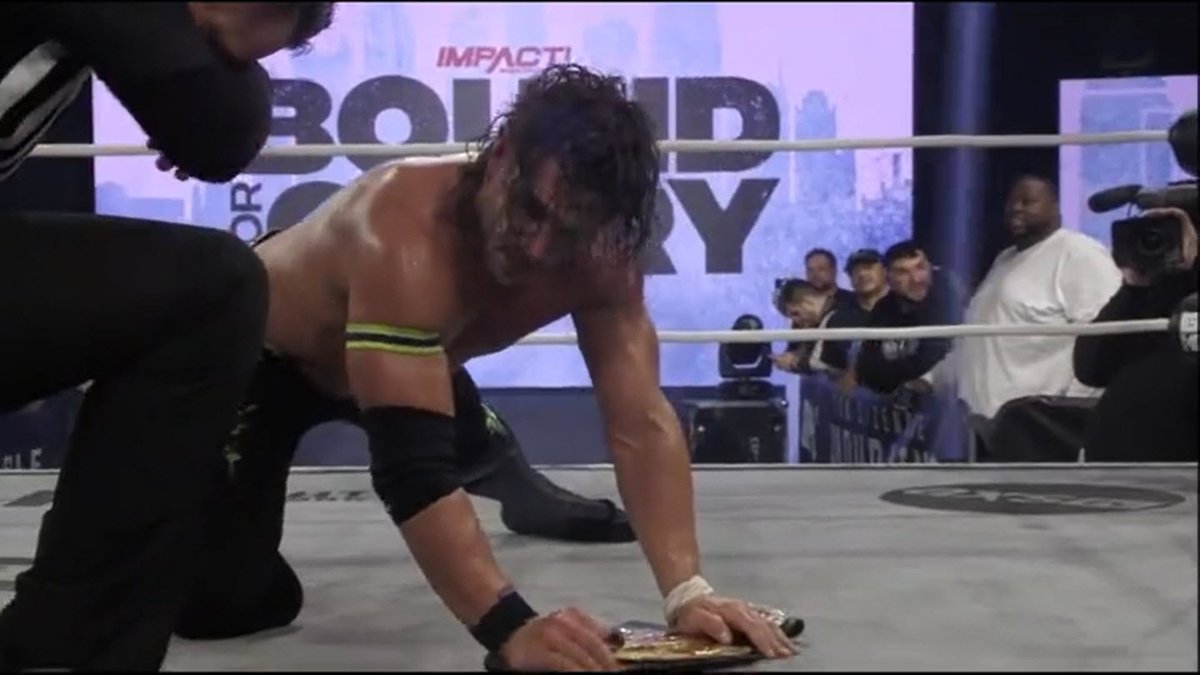 ringsidenews_'s tweet photo. #AlexShelly retains the title in the main event of #BoundforGlory https://t.co/98UhjDAvsw
