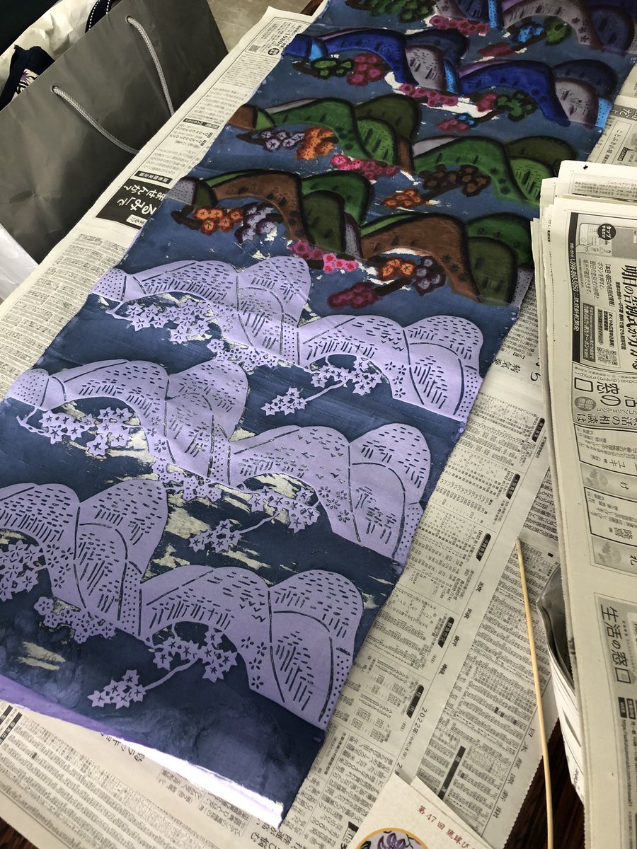 sn211106's tweet photo. 物作りに興味が出て紅型教室の見学に行きました。伝統工芸士という人がいる事を知り、初の紅型体験もし、興味深い1日でした。

紅型教室が週に1回しか開催されてないとこが多いので私に合う教室を探します

#okinawa #naha #bingata #sunabaco
#koza #紅型 #沖縄 https://t.co/AqryjhPjUu