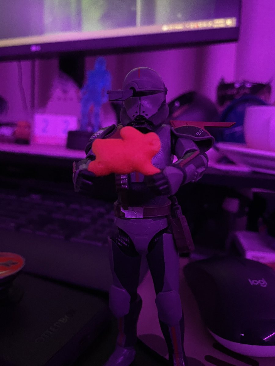 beetlecrest's tweet image. Crosshair has a bunny