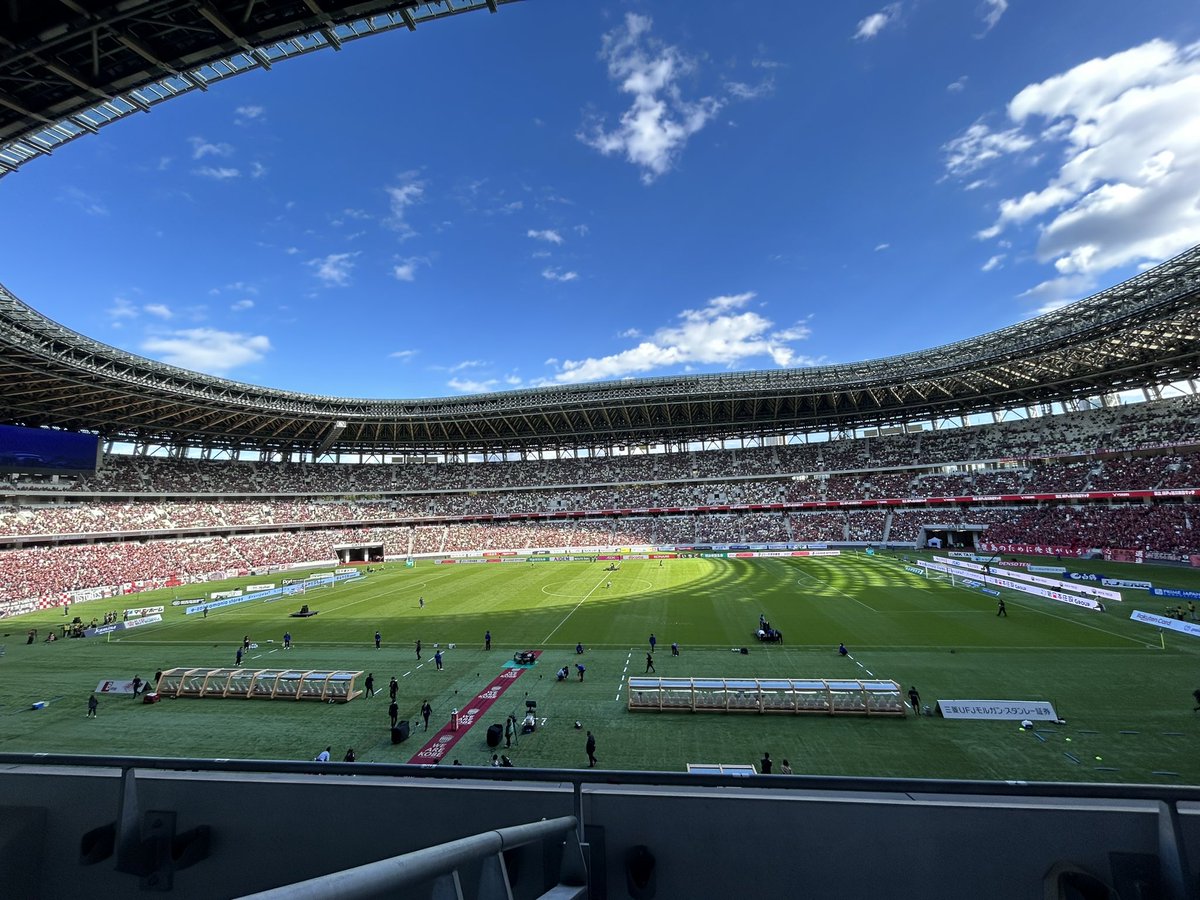 vissel_mt_ma's tweet photo. 楽天チケットさんのvipシートが当選し、急遽国立競技場に参戦しました！！

初の遠征で、食事やドリンク、お土産として6人の選手が印刷されたコーヒーセットまでいただき、試合の結果も全てが最高でした！！
来年が怖いくらい今年いいことづくしで幸せです🥹🥹
#ヴィッセル神戸
#RakutenSUPERMATCH https://t.co/ulYEqW00hZ