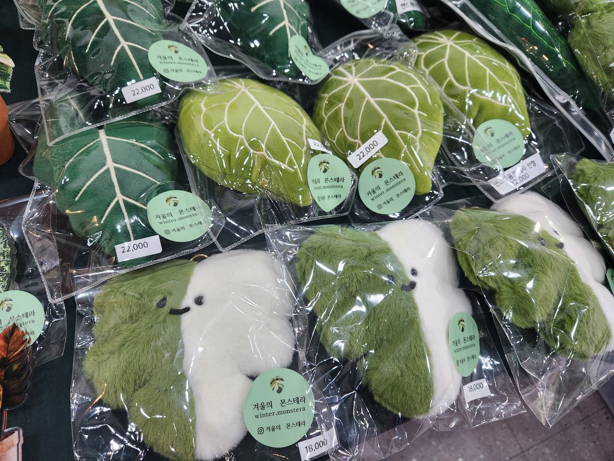 알식마켓 다녀왔는데 이거 너무 귀엽지않타?
자수로 만든 식물이 넘 사랑스러웠어 ㅠㅠ ㅠㅠㅠ ㅠㅠㅠ 천재생각