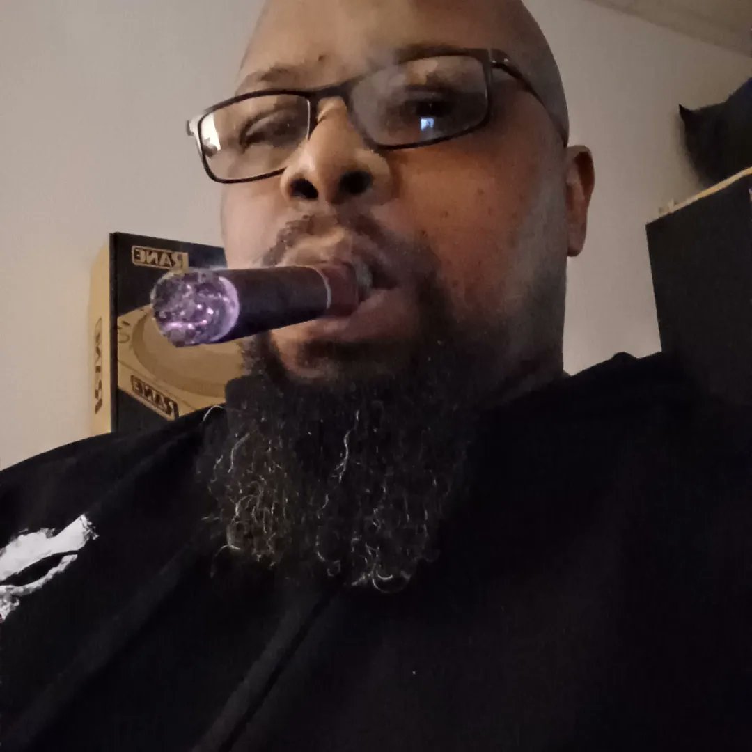 Dakollector215's tweet photo. Had to step out tonight and support a friend. Couldn't forget to bring my @selectdrawcigarcutters with me. They got a lot of attention too!
#selectdrawcigarcutter
#DaKollector
#pssitaπ¨π¨π¨π¨π₯π₯π₯
#botl https://t.co/KfGQNeiQJH