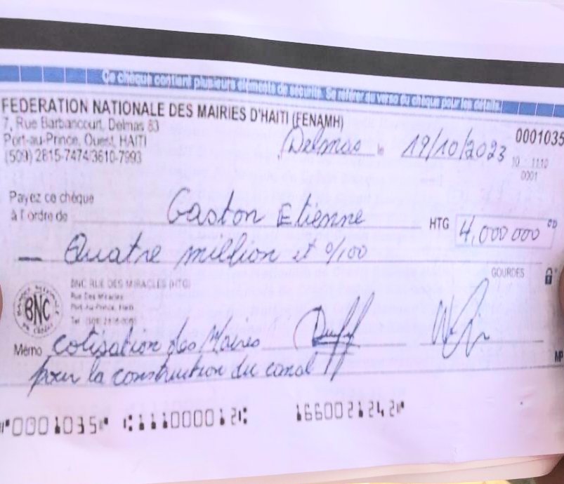 PierreLobenson's tweet photo. Nan non Federasyon Nasyonal Majistra Ayisyen 🇭🇹 yo, FENAMH nan @JudeEdouardHT remèt jodi samdi 21 Oktòb la, yon chèk 4 milyon goud a responsab komite konstriksyon kannal irigasyon sou rivyè Masak la. Majistra Taba a @NiceSimon te fè pati delegasyon sila. #kPK Kannal p ap kanpe ! https://t.co/HYfKZVtjsN
