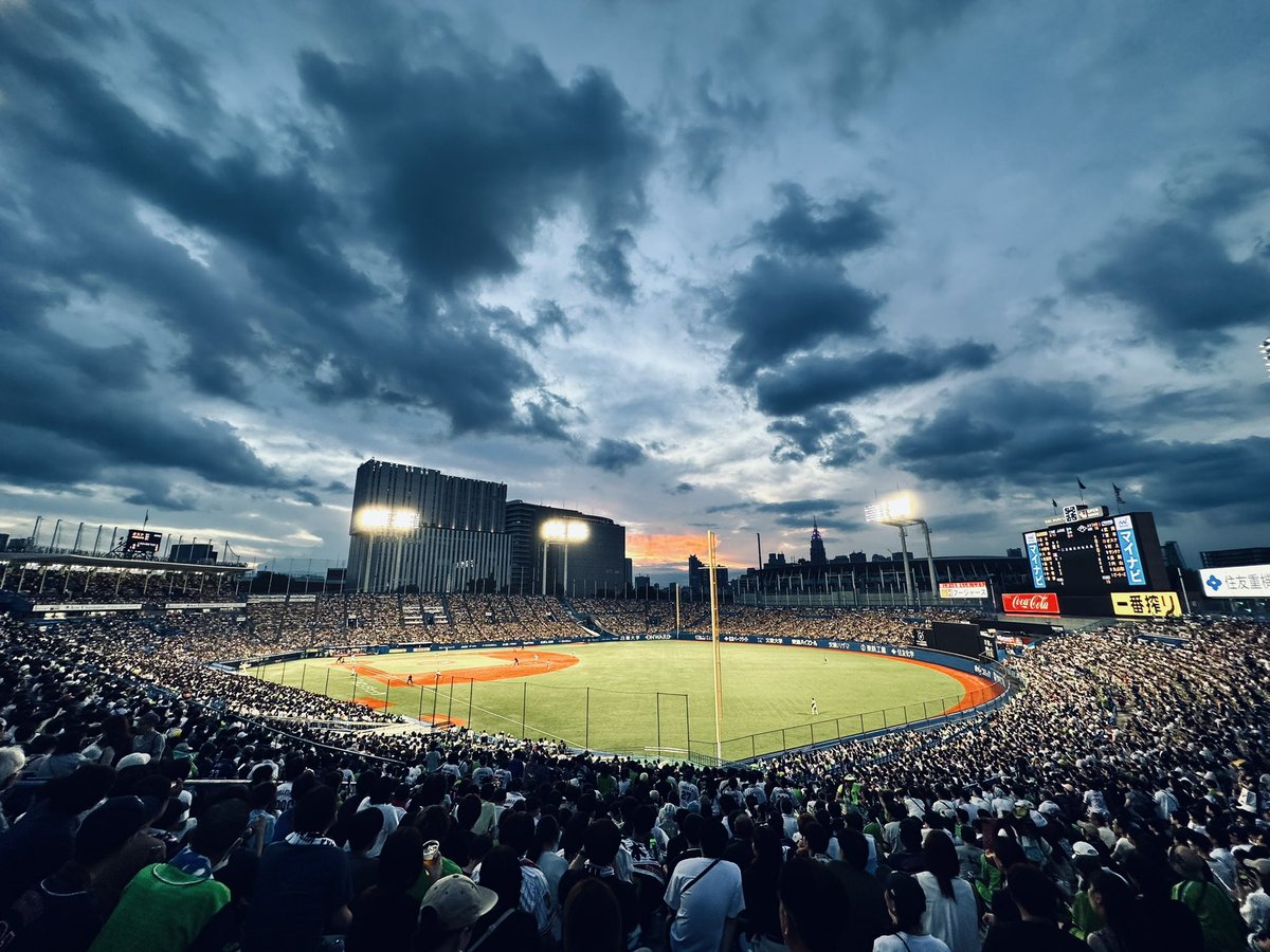 jingu_stadiumpr's tweet photo. 🏟️創建記念日🏟️

本日10月22日は明治神宮外苑ならびに明治神宮野球場にとって97回目の創建記念日です。
皆さまに支えられ今年も記念の日を迎えることができました。
100年に向けてますます魅力的な場であり続けられるよう努めて参ります。

#明治神宮野球場 #神宮球場 #創建記念日 https://t.co/BOgJKPPmqi