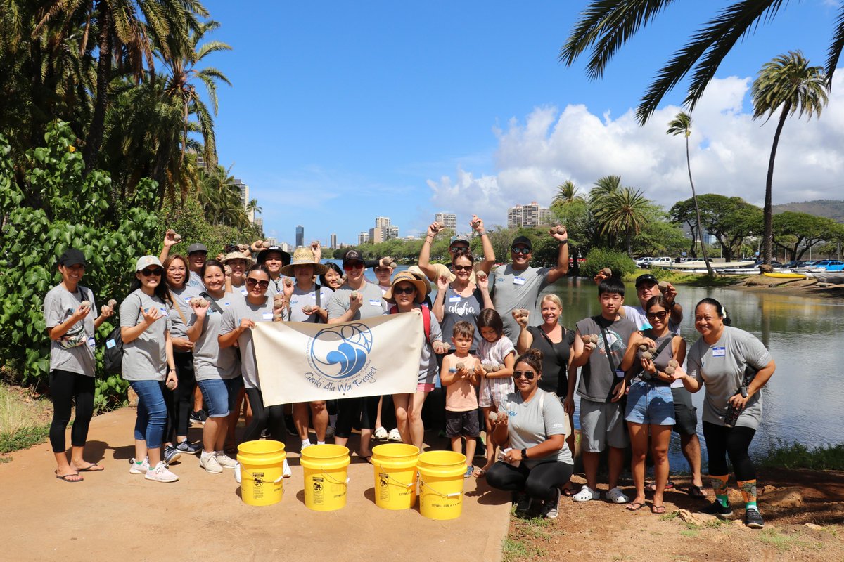 オアフ島のチームメンバーが、ゲンキ・アラワイ・プロジェクトのマラマ・イベントに参加しました。アラワイ運河の底に堆積したヘドロを除去してくれるゲンキボールを作り、アラワイ運河に投げ入れました。

＃ヒルトングランドバケーションズ は今後も、#マラマ 活動に参加していきます。

#HGVServes