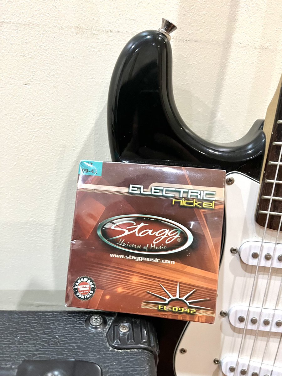 yunamerda's tweet image. Hello, mi gente de twitter

Vendo Guitarra eléctrica, marca Stagg/ modelo tipo Stratocaster. Amplificador y cuerdas de repuesto incluidas.

120$

Delivery gratis en #pzo