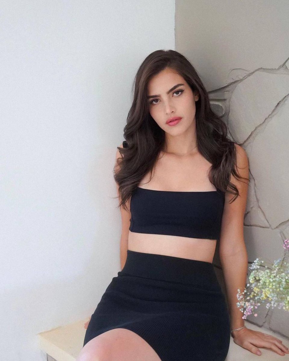 HungCheckMate's tweet photo. The sisters are always hotter than you. But don't worry they know how to make you glisten between them. https://t.co/WURzvvc3s4