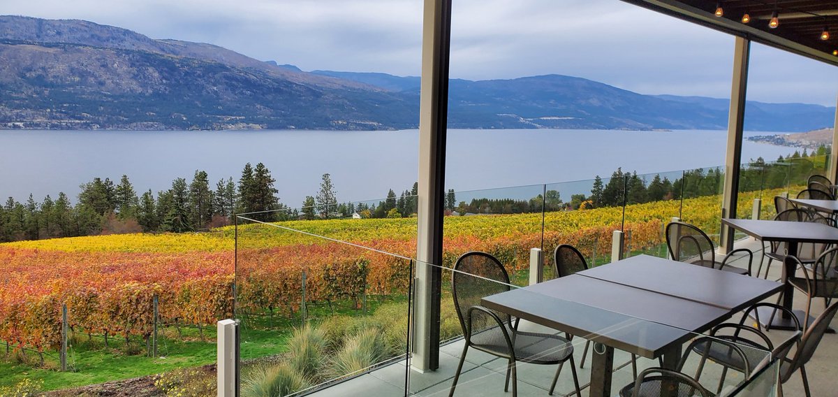 UpperEndTours's tweet photo. A beautiful Fall day for a wine tasting! https://t.co/pSCMlCFYBL