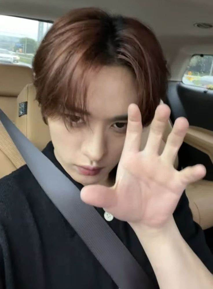 00SMDHJH's tweet photo. ㅤ

                 TRVSLEE.⠀ sns update
                 1 1 : O 7 PM     |     1O/22/23
               ❝ Off from duty, will drop off to the nearest cafe and might treat myself with Matcha Latte. ❞

ㅤ https://t.co/bP3WWiqO5o