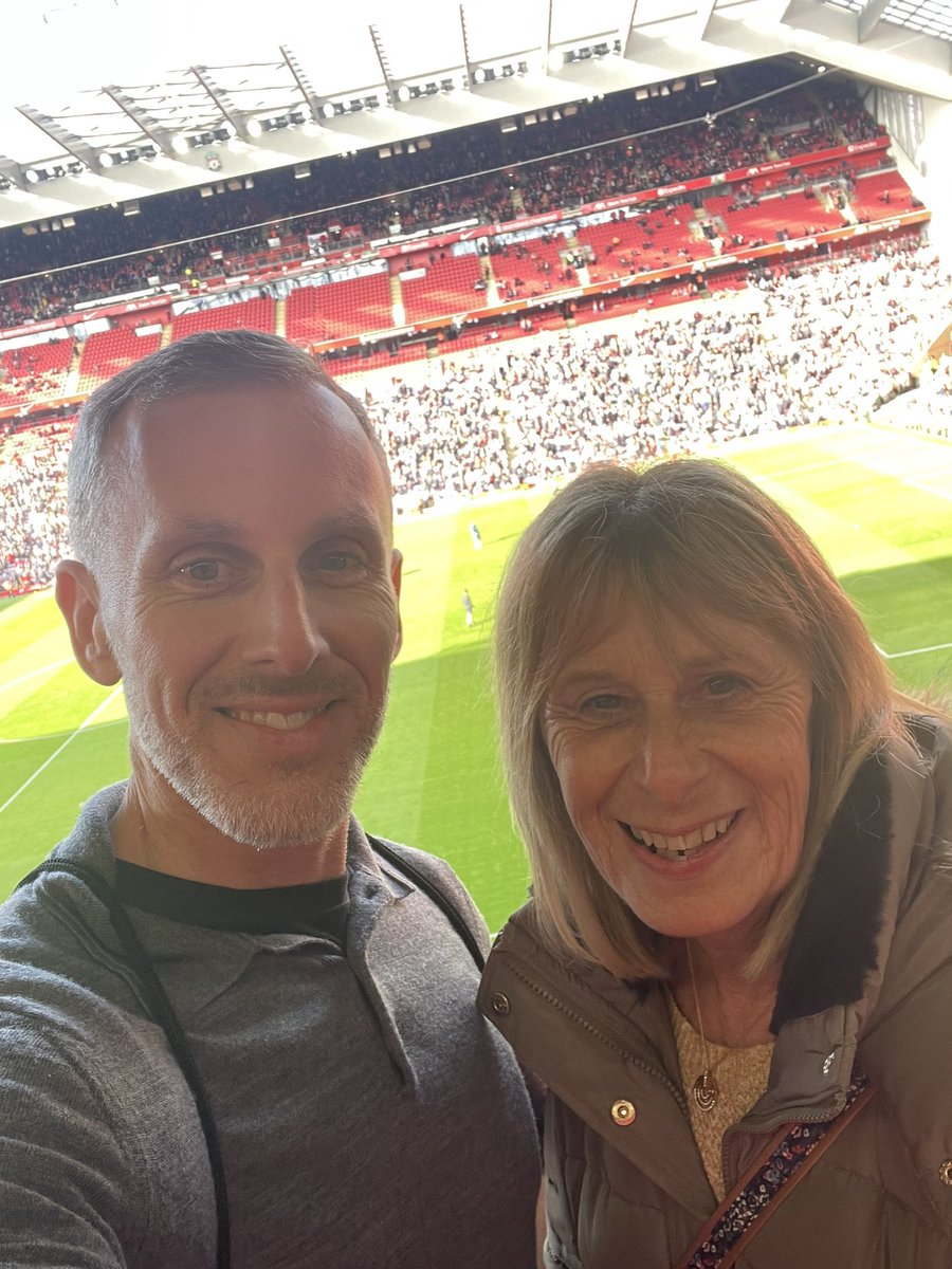 Her first Merseyside Derby and only my 2nd. Always a bucket lister this one.

#LFCFamily #MerseysideDerby #LFCEVE #LIVEVE #LFC #YNWA #Anfield