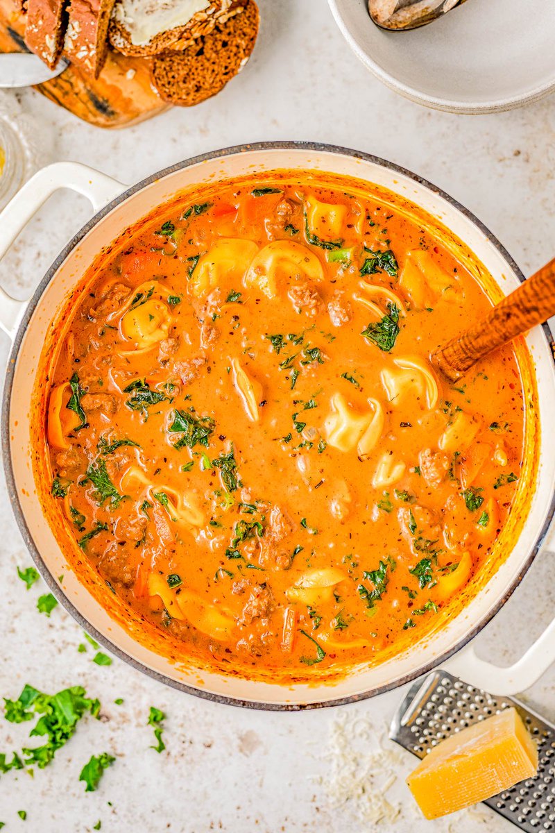 TheRecipeCookb1's tweet photo. Sausage Tortellini Soup
EASY Italian sausage tortellini soup that’s made in one pot and ready in 30 MINUTES!
#recipes #cooking #baking #foodies
https://t.co/qxntYdGIpl https://t.co/RFUiJHNnyG