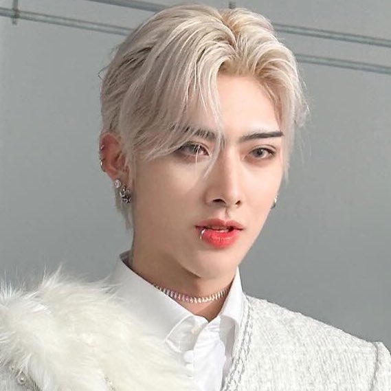 haeshion's tweet photo. he looks amazing with the lip piercing, this hairstyle and outfit.. this will be his era https://t.co/x34679PJpk