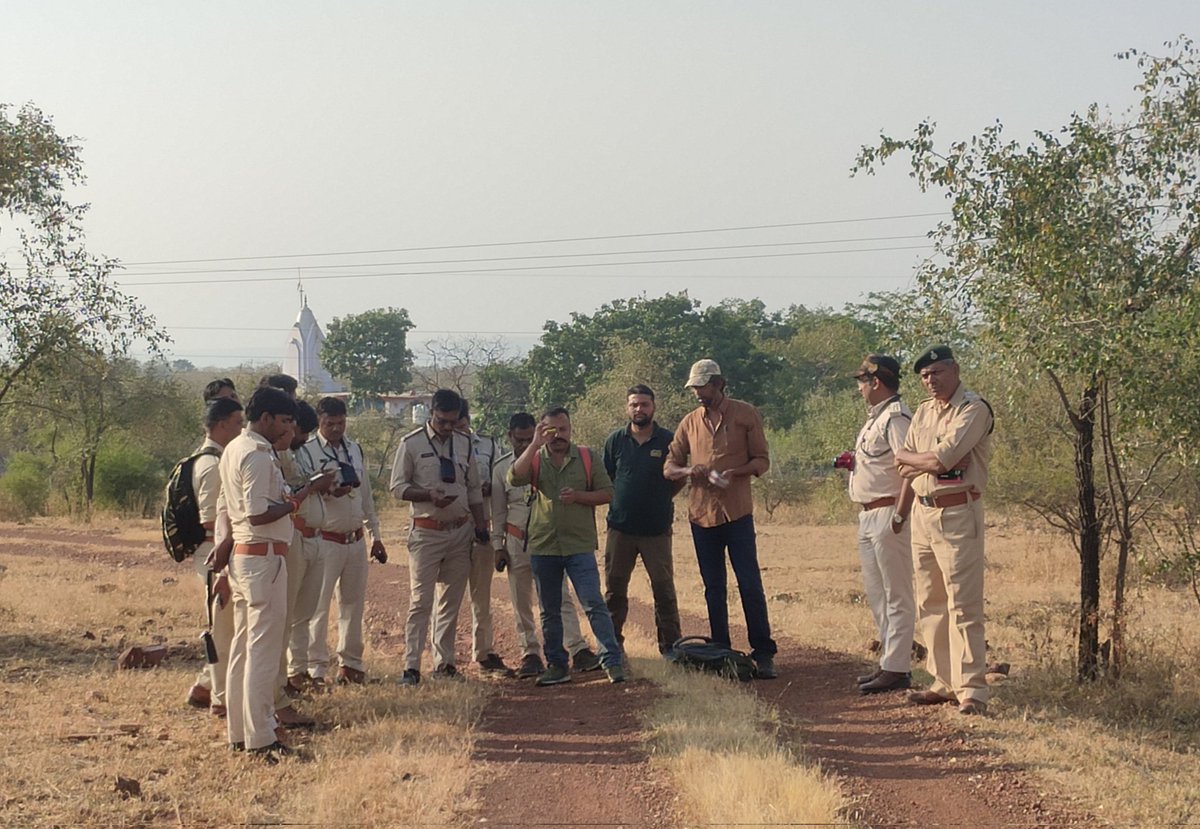 MSTrIPES's tweet photo. #MSTrIPES caters the need for #ScientificMonitoring and protection of wildlife resources. A 3 day workshop of #MSTrIPES modules for officials and staff of @wlsgandhisagar was held from 19-21st October'23. @wlsgandhisagar is earmarked for cheetah reintroduction!
#TogetherStronger https://t.co/zbx7pdHCqi