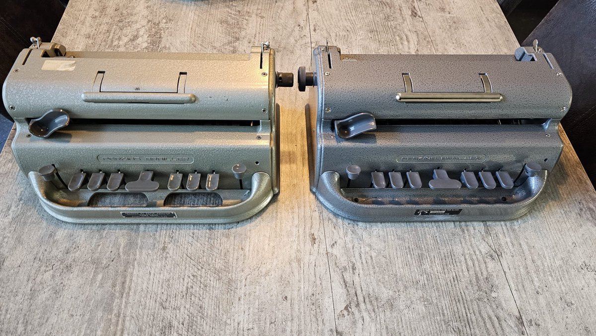 Gisteren mijn nieuwe brailleschrijfmachine ontvangen. In 40 jaar tijd is er weinig veranderd. 🤣
