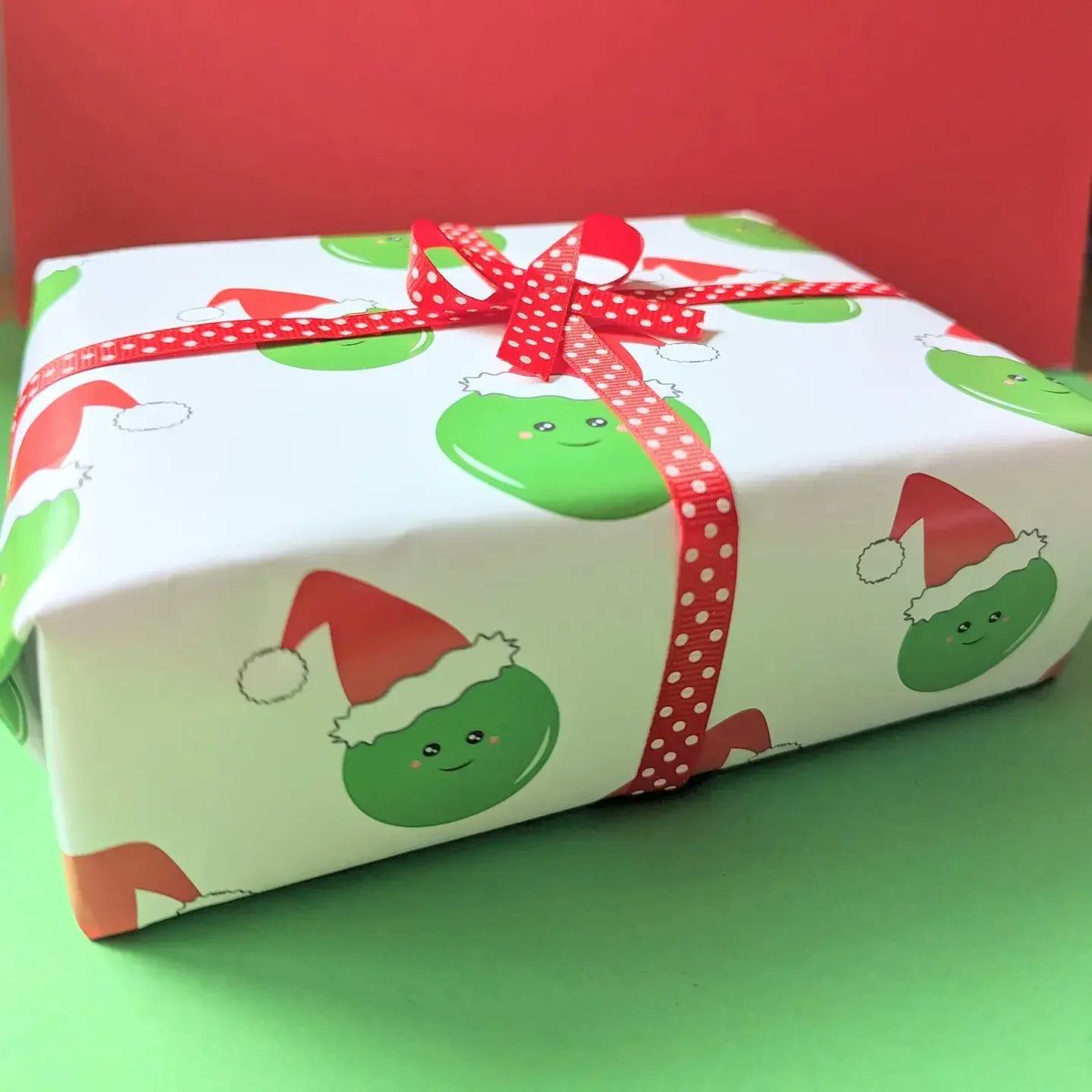 Cute Christmas wrapping paper, available in avocado or pea design £2.50 for a pack of 2 sheets Free shipping andrealemindesign.etsy.com #UKGiftHour #UKGiftAM #shopindie #christmas #giftwrap #sundayvibes