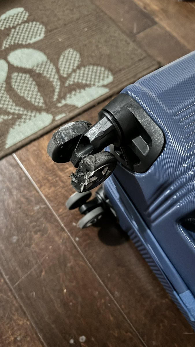 matt32p's tweet photo. @JetBlue just got home from my JetBlue flight and saw that my luggage was damaged. https://t.co/K3xpLZADwh