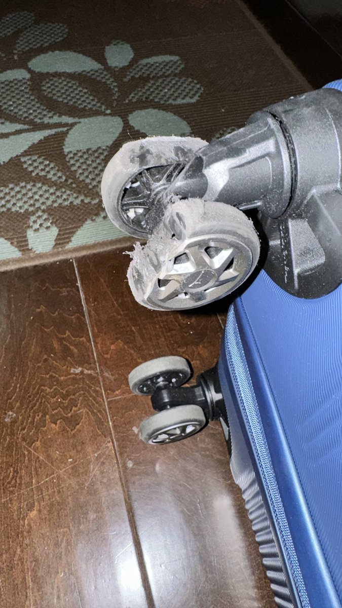 matt32p's tweet photo. @JetBlue just got home from my JetBlue flight and saw that my luggage was damaged. https://t.co/K3xpLZADwh