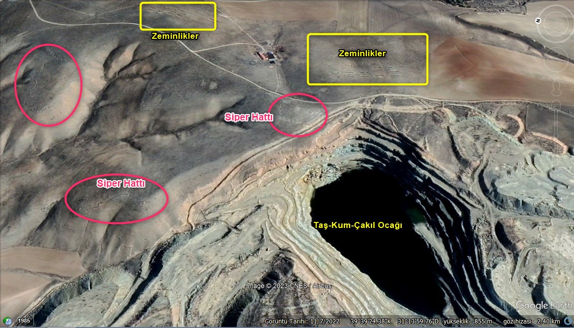 5) Ne yazık ki bu zeminliklerin hemen yanında taş ocağı var ve her geçen gün zeminliklere yaklaşıyor
Zaten taş ocağı 1'inci Tümeninin kazdığı siperlerin de bir kısmını yok etmiş durumda
Lütfen ama lütfen bir şeyler yapalım ve bu tarihi araziyi koruyalım kurtaralım
<a href="/ehaeskisehir/">Eskişehir Haber Ajansı (EHA)</a>