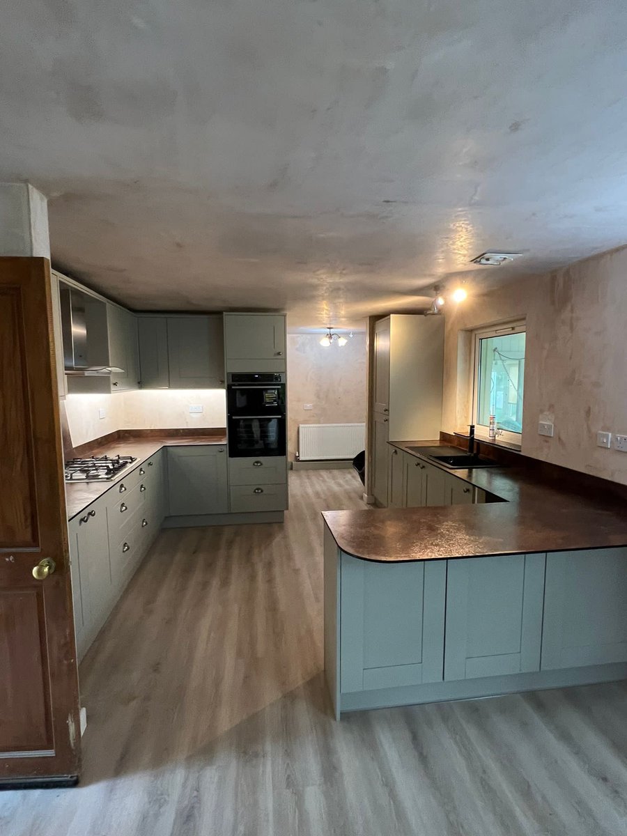 sjinstallations's tweet photo. Before and after full @Wickes installation. Walls removed, walls and ceiling plastered @stevethespread new oak kitchen installed compact laminate worktops, integrated appliances, electrics , plumbing, LVT flooring installed all completed in 10 days. Another happy customer 👌🏼 https://t.co/XtL6G4HFBq