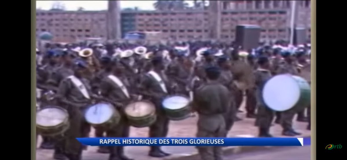 2timesti's tweet photo. THREAD : Les « 3 Glorieuses » au Bénin 

En effet, les "Trois Glorieuses" au Bénin font référence à une série d'événements historiques qui se sont produits le 30 novembre, marquant des moments clés de l'histoire du Bénin sous la gouvernance du général Mathieu Kérékou. https://t.co/av6a1zuHRp