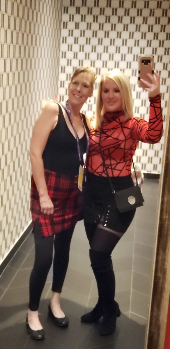 SimPlayLoraine's tweet photo. Last night at #TwitchCon #TwitchConLasVegas! See y'all in stream Monday.  🤗❤ https://t.co/RcKGi1cfJl
