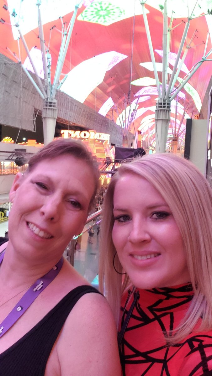 SimPlayLoraine's tweet photo. Last night at #TwitchCon #TwitchConLasVegas! See y'all in stream Monday.  🤗❤ https://t.co/RcKGi1cfJl