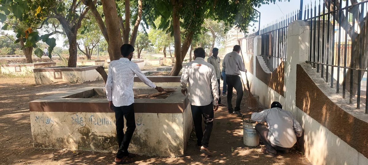 સ્વચ્છતા હી સેવા " 2023
 🛕દેવભુમી દ્વારકા જિલ્લાના ખંભાળીયા તાલુકામાં ધાર્મીક સ્થળોની   સાફ સફાઈ હાથ ધરવામાં આવી.
🛕આરાધના ધામના પરીસરમાં  સામુહીક ધોરણે સાફ સફાઈ કરવામાં આવી.
#swachhgujarat2023 #SwachhataHiSeva 
<a href="/COLLECTORDWK/">Collector Devbhumi Dwarka</a> <a href="/DdoDwarka/">District Panchayat DevbhumiDwarka</a> <a href="/SP_Dwarka/">SP-Devbhumi Dwarka</a> @info_dbd