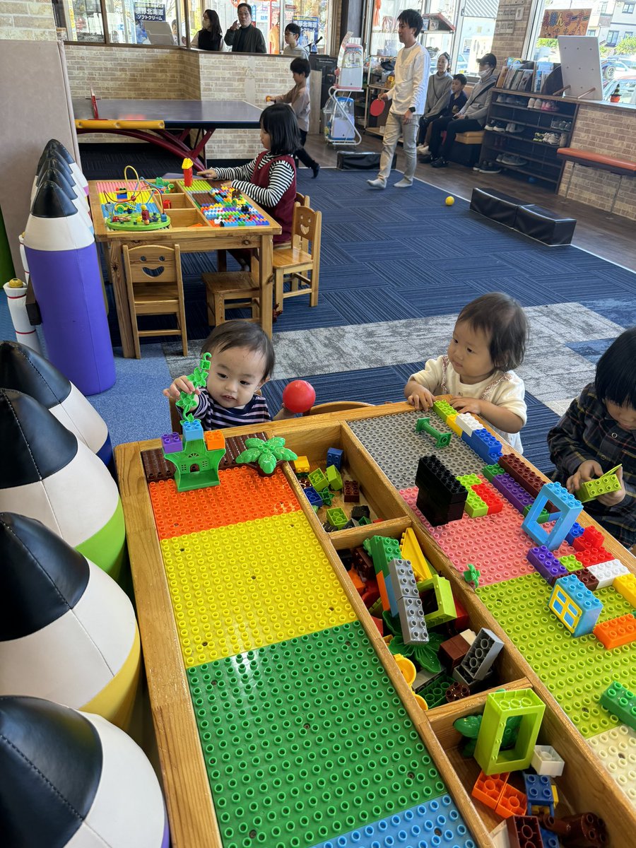 shibayan307's tweet photo. 店内の半分以上がキッズスペースでやばい高さから子供がボールプールにダイブしたり飛び跳ねてるステーキ屋さん「メガインディアン」(ネーミングセンスがヤヴァい)が日本一楽しいファミレスだった https://t.co/Ayn5ckBeca