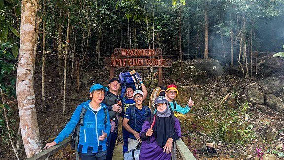EdwinNurdjajadi's tweet photo. Mission accomplished. The 7 of us fulfilled our group’s #BUCKETLIST of overnight #camping at Mount #Kuwai in Telok Serabang, #Sematan #Lundu district. Thankful for the gd #Weather & safe journey back home #Sarawak # https://t.co/ySPgy9a4ZS