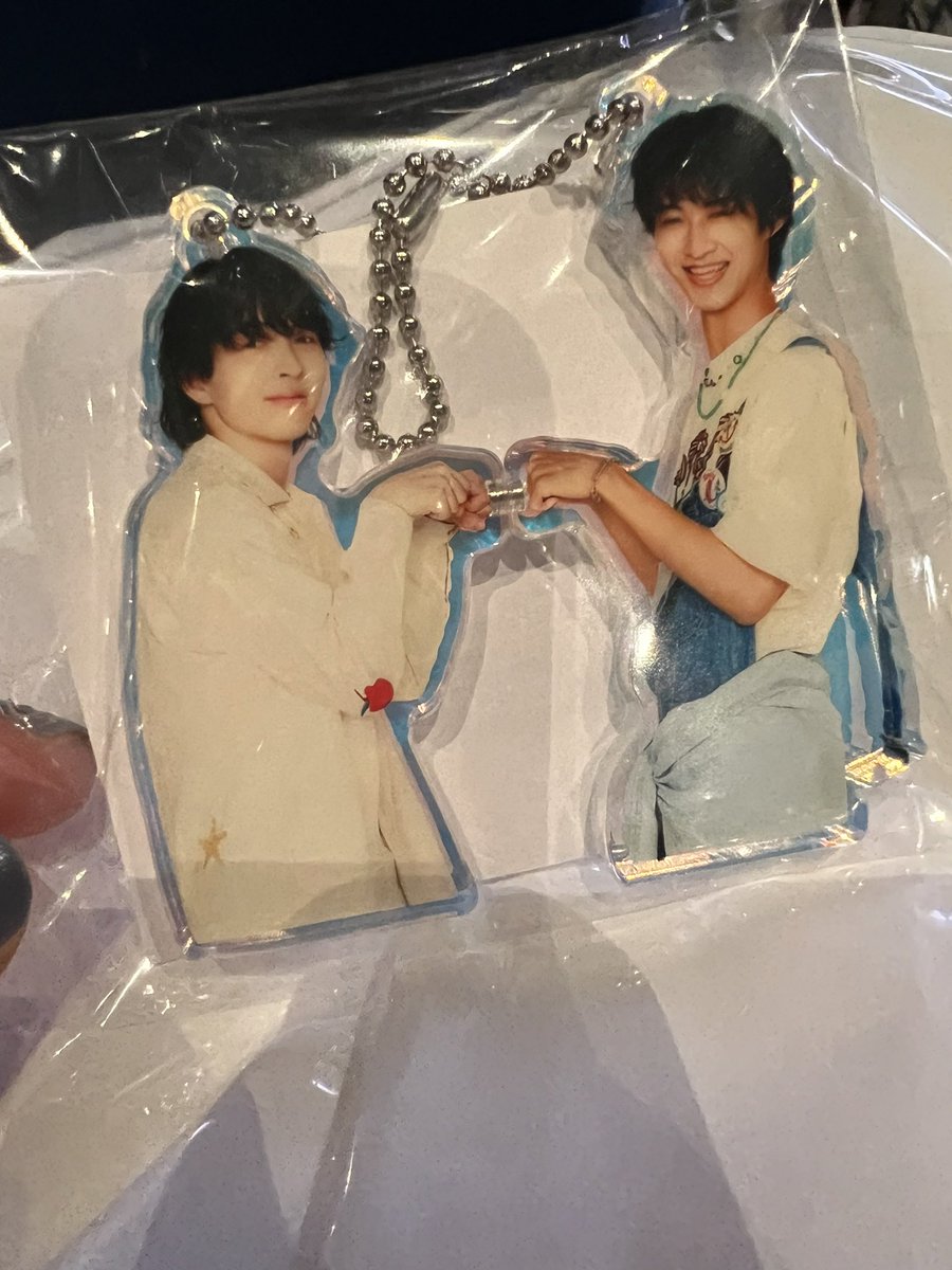 Daicharge0911's tweet photo. M!LK くっつきーほるだー
写真のものと太ちゃんのものなんでも、交換してくれる方いませんかー？
今取引できます！ https://t.co/R64YP0cBJD