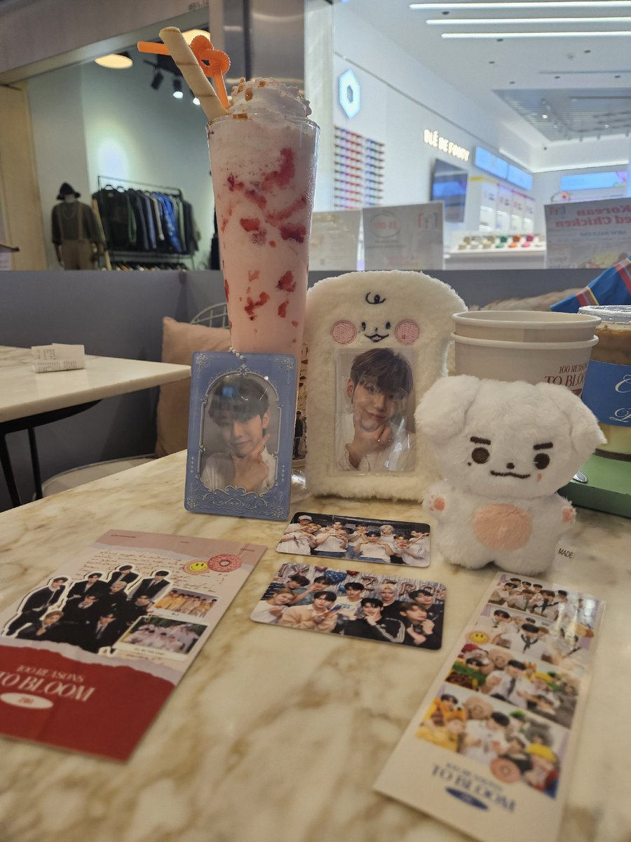 taeraemoe's tweet photo. Happy 100일 제베원 🙆‍♀️🙆‍♀️ ft @pujiyantipuzi

#100reasonstobloom @zb1bakery #ZEROBASEONE #제로베이스원 https://t.co/9yWBhPzdmt