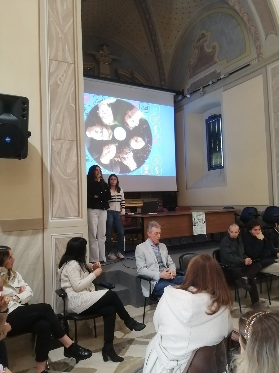 AnnaCaldara's tweet photo. Molta affluenza ieri all'OPEN DAY  per il Liceo Scientifico e il Liceo delle Scienze Umane. 
Desideriamo ringraziare Alunni - Genitori - Professori Ex Alunni che hanno voluto essere presenti.
La visita alla Scuola è stata proficua. GRAZIE! https://t.co/39UAf2Vd0O