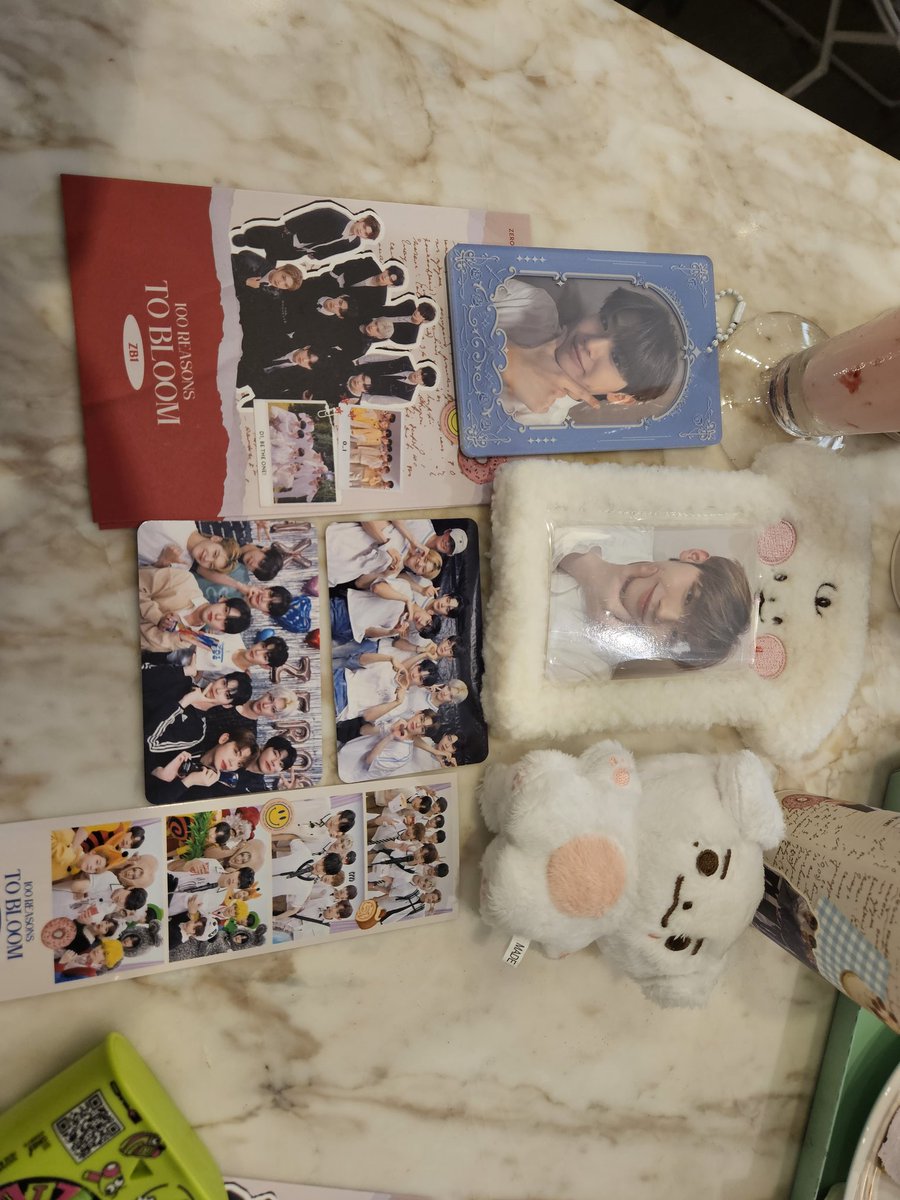 taeraemoe's tweet photo. Happy 100일 제베원 🙆‍♀️🙆‍♀️ ft @pujiyantipuzi

#100reasonstobloom @zb1bakery #ZEROBASEONE #제로베이스원 https://t.co/9yWBhPzdmt