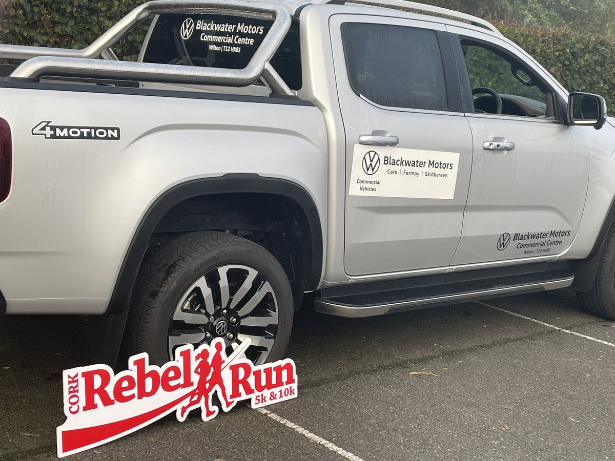 Bradfordcentral's tweet image. Here we go @BlackwaterMotor leading out the 5/10k for @CorkSports #doingourbit