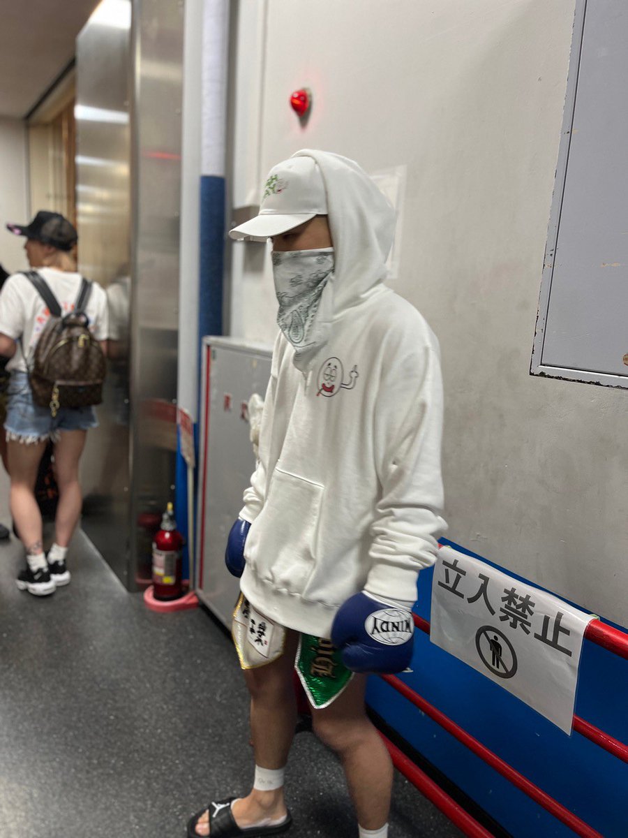 k1_daiki's tweet photo. 次戦タイトルマッチに向けてキックパンツを作り変えたいと思ってますのでスポンサー様募集します👑
企業様、個人様問いません!
一緒に戦って下さい!
気になる方はDMお願いします!
#k1 #k1wgp #k1_wgp #k1next #krush #bigbang #kickboxing #boxing #mma #muaythai #タイトルマッチ #峯大樹 https://t.co/sqk6MX3Cr0